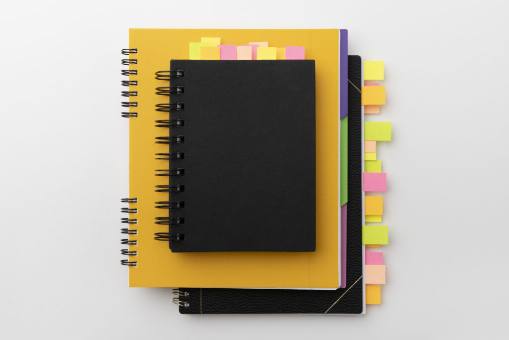 Diário ajuda mães expatriadas a enfrentar dificuldades emocionais.